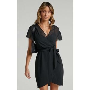 Showpo kicking goals women’s size 2 black dress xs short sleeve faux wrap front‌